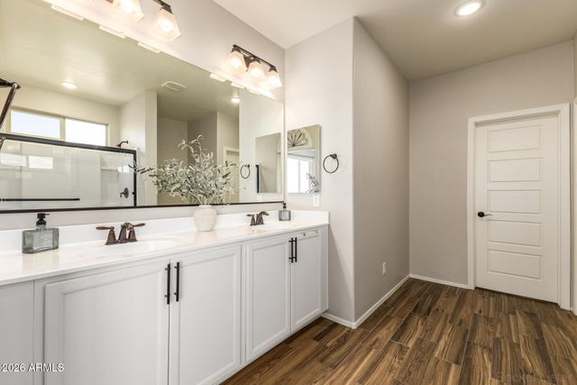 7039 N 84TH Avenue, Glendale, AZ 85305