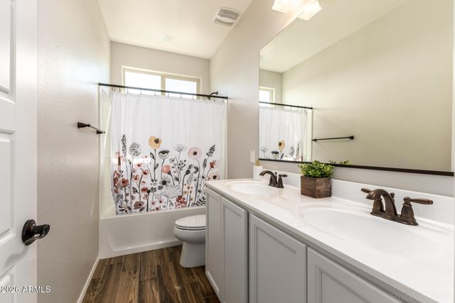 7039 N 84TH Avenue, Glendale, AZ 85305