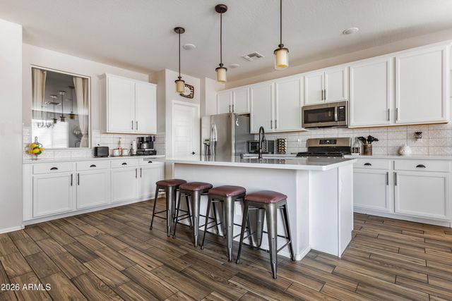 7039 N 84TH Avenue, Glendale, AZ 85305