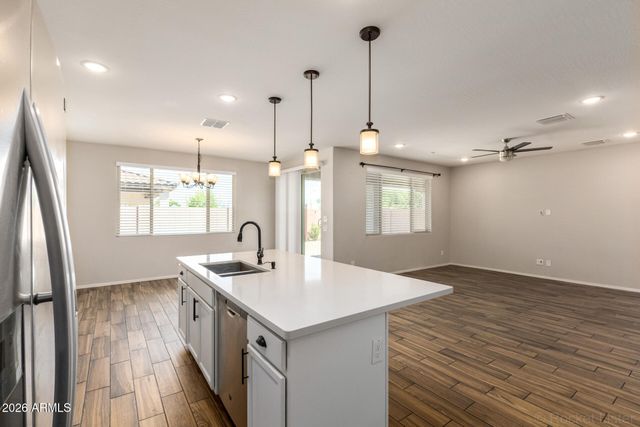 7039 N 84TH Avenue, Glendale, AZ 85305