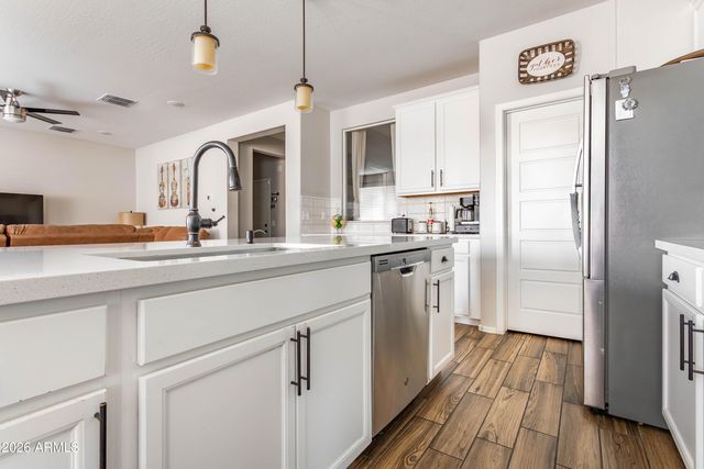 7039 N 84TH Avenue, Glendale, AZ 85305