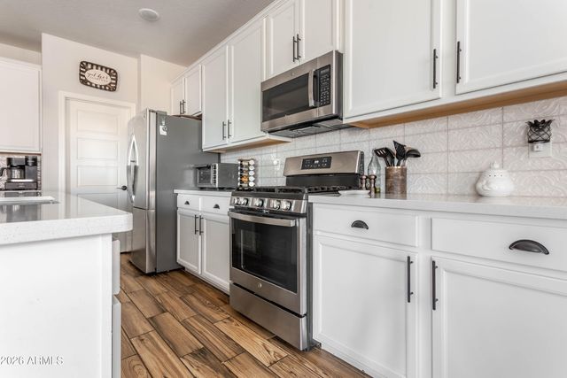 7039 N 84TH Avenue, Glendale, AZ 85305