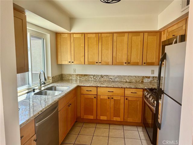 9362 Shadowood G, Montclair, CA 91763