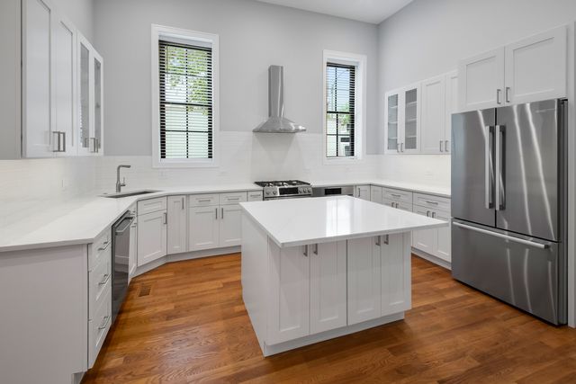 1339 N Noble Street 1, Chicago, IL 60642