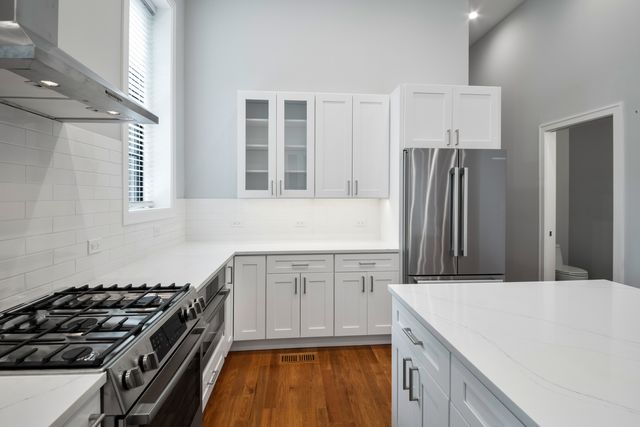 1339 N Noble Street 1, Chicago, IL 60642