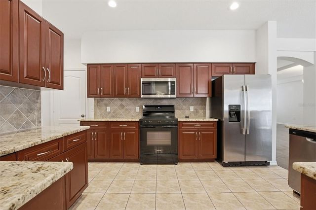 471 WESTCHESTER HILLS LANE, Valrico, FL 33594