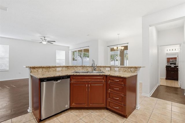 471 WESTCHESTER HILLS LANE, Valrico, FL 33594