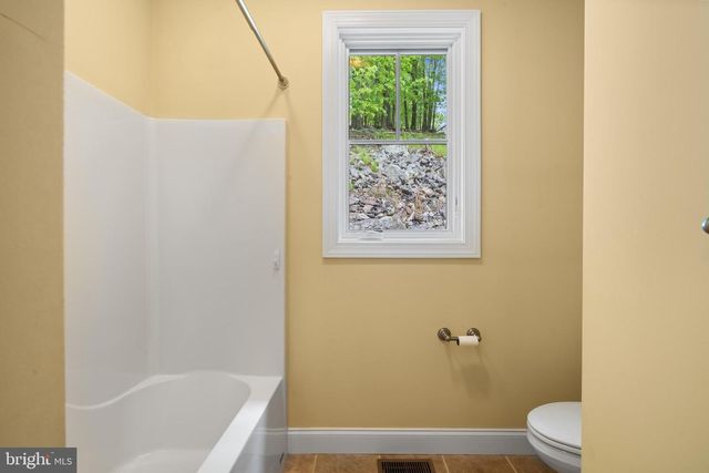 54 BLUESTONE CT, Lake Harmony, PA 18624