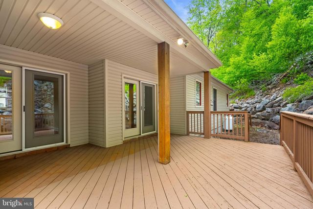 54 BLUESTONE CT, Lake Harmony, PA 18624