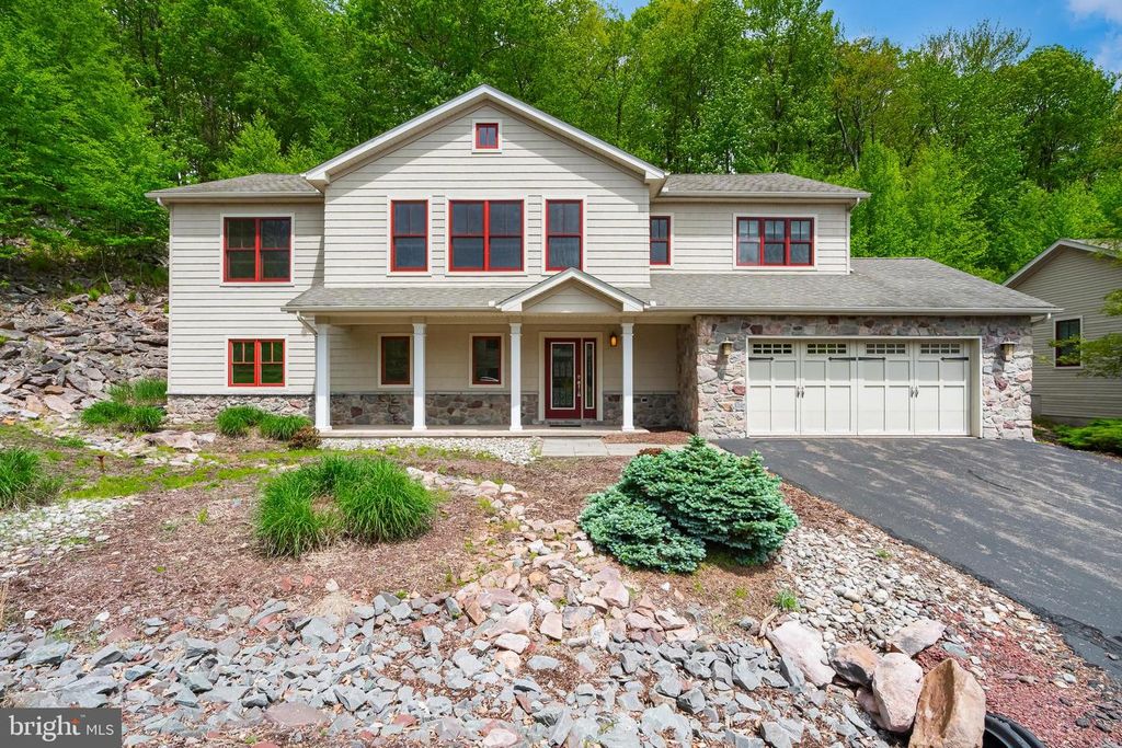 54 BLUESTONE CT, Lake Harmony, PA 18624