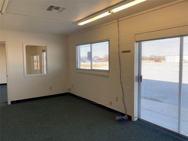 2924 E Austin ST, Giddings, TX 78942