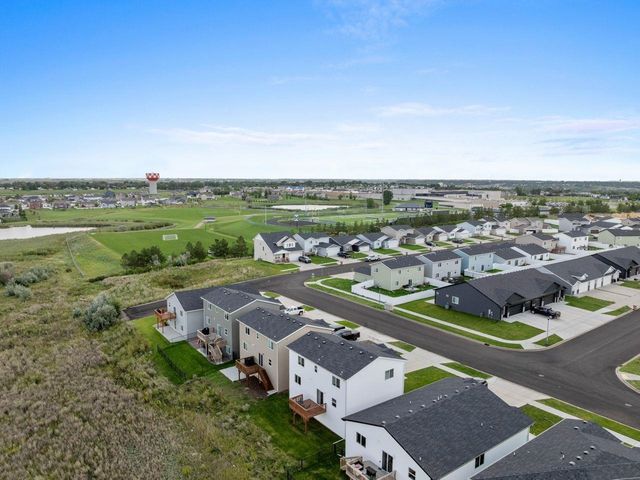 2609 Granite Dr NW, Minot, ND 58703
