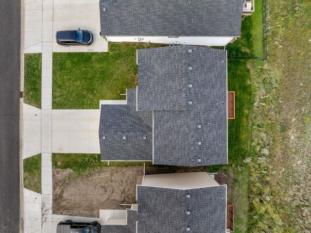 2609 Granite Dr NW, Minot, ND 58703