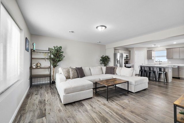 2609 Granite Dr NW, Minot, ND 58703