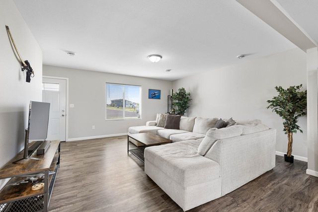 2609 Granite Dr NW, Minot, ND 58703