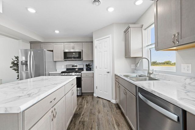 2609 Granite Dr NW, Minot, ND 58703
