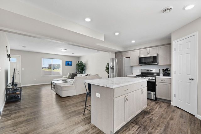 2609 Granite Dr NW, Minot, ND 58703