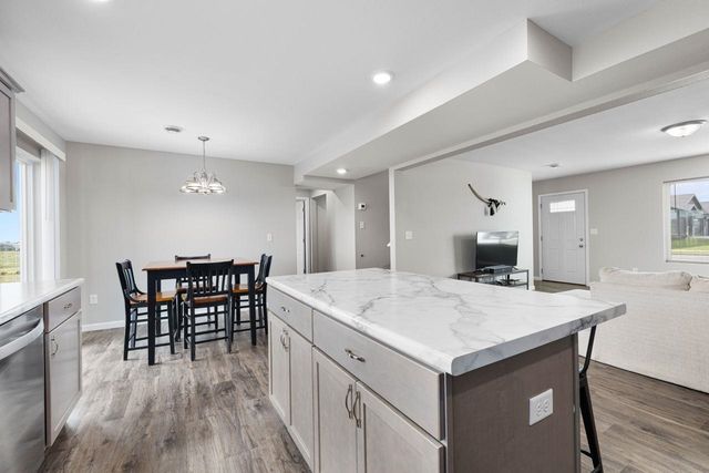 2609 Granite Dr NW, Minot, ND 58703