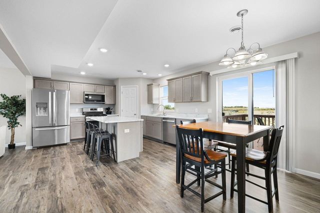 2609 Granite Dr NW, Minot, ND 58703