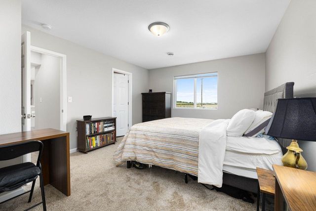 2609 Granite Dr NW, Minot, ND 58703