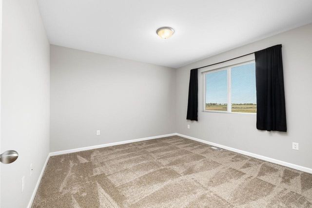 2609 Granite Dr NW, Minot, ND 58703