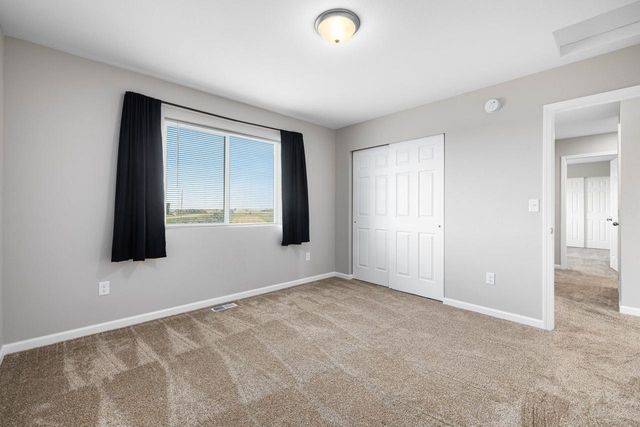 2609 Granite Dr NW, Minot, ND 58703