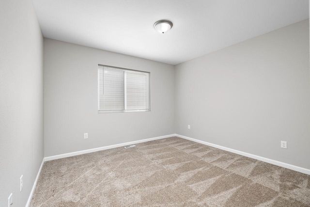 2609 Granite Dr NW, Minot, ND 58703
