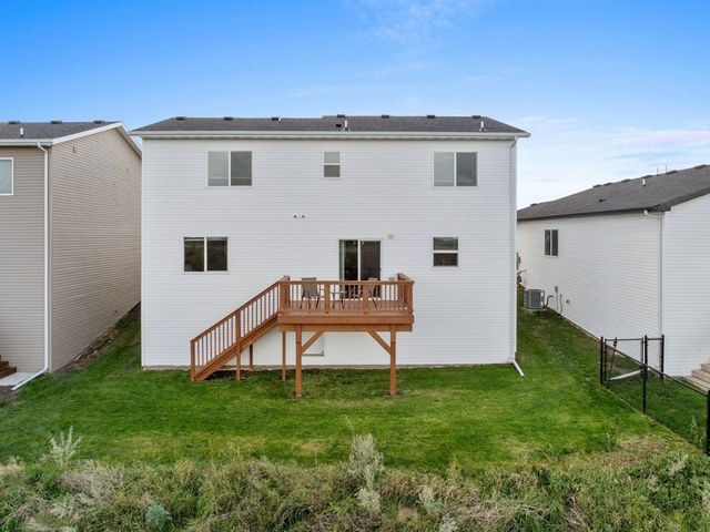 2609 Granite Dr NW, Minot, ND 58703