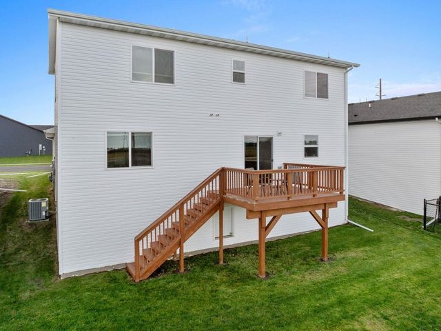 2609 Granite Dr NW, Minot, ND 58703