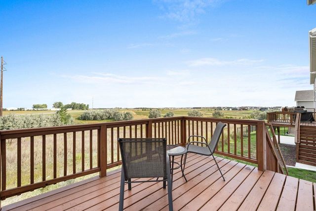 2609 Granite Dr NW, Minot, ND 58703