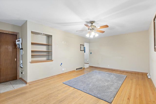 2423 W Halsey AVENUE, Milwaukee, WI 53221