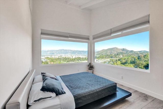 3546 Multiview Drive, Los Angeles, CA 90068