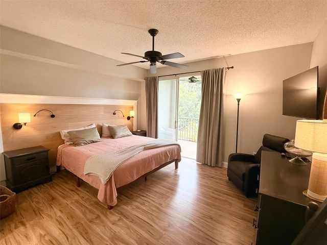 5701 BENTGRASS DRIVE 18-104, Sarasota, FL 34235