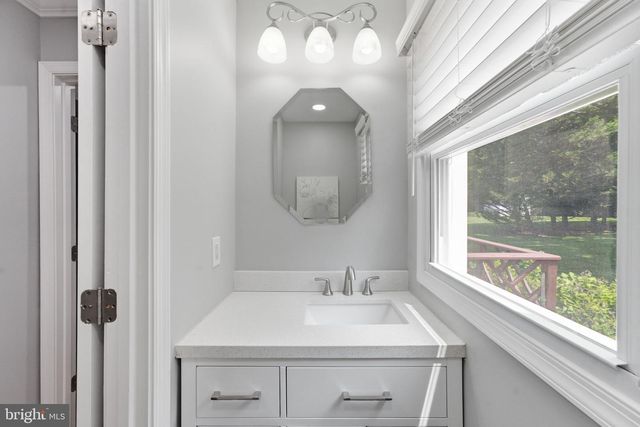 38376 DOWNS CT, Hamilton, VA 20158