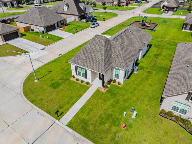 129 Villa Dr, Thibodaux, LA 70301
