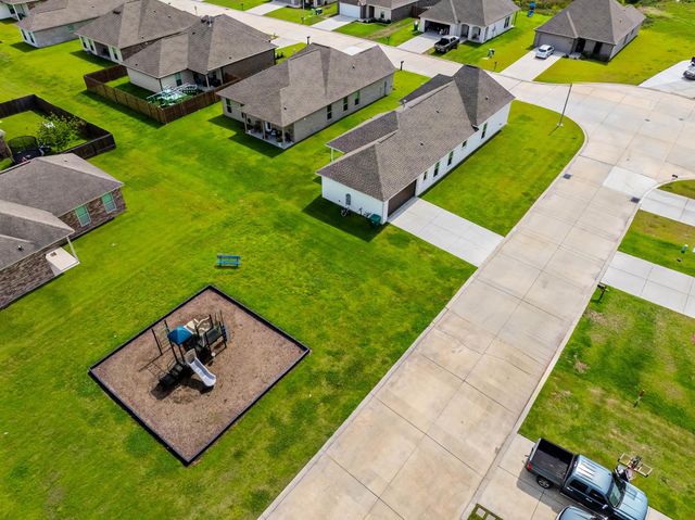 129 Villa Dr, Thibodaux, LA 70301