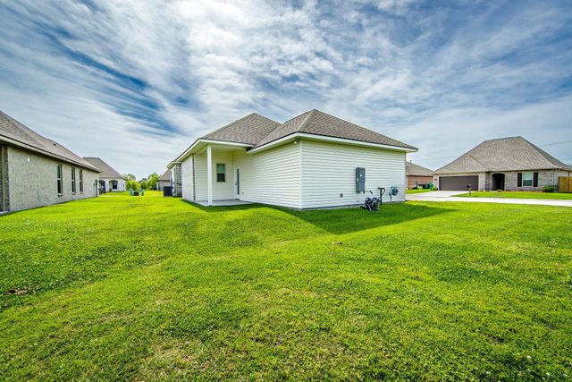 129 Villa Dr, Thibodaux, LA 70301