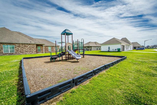 129 Villa Dr, Thibodaux, LA 70301