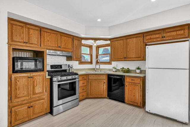 6125 Middleton COURT S, Greendale, WI 53129