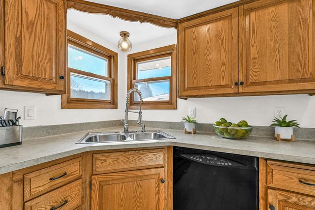 6125 Middleton COURT S, Greendale, WI 53129