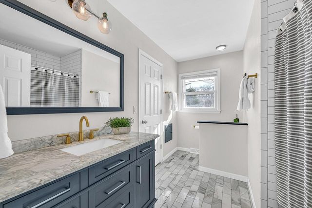 6125 Middleton COURT S, Greendale, WI 53129