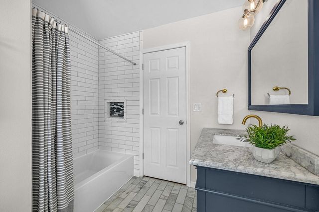 6125 Middleton COURT S, Greendale, WI 53129