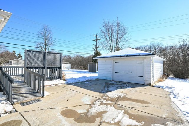 6125 Middleton COURT S, Greendale, WI 53129