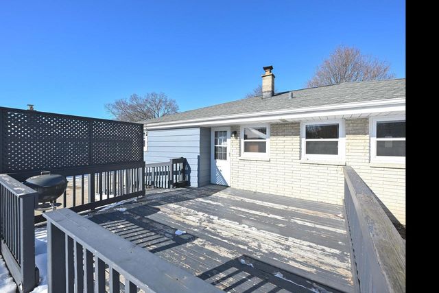 6125 Middleton COURT S, Greendale, WI 53129