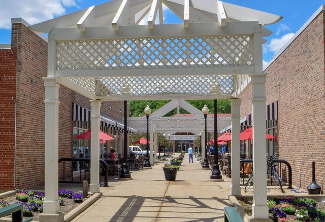 6125 Middleton COURT S, Greendale, WI 53129