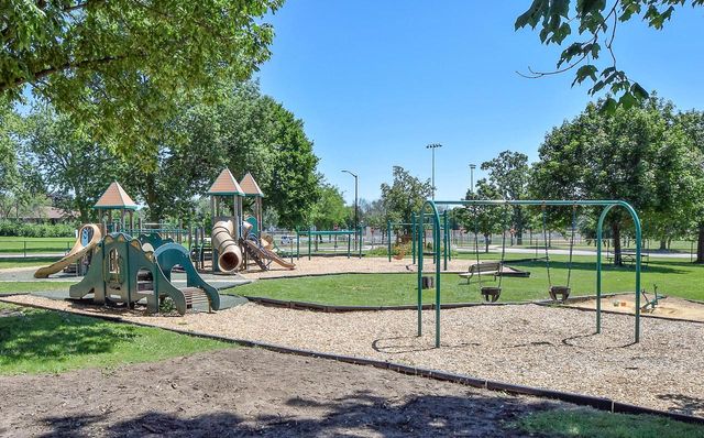 6125 Middleton COURT S, Greendale, WI 53129