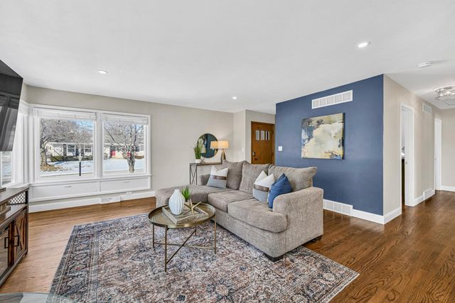 6125 Middleton COURT S, Greendale, WI 53129