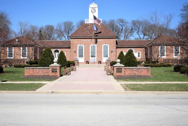 6125 Middleton COURT S, Greendale, WI 53129