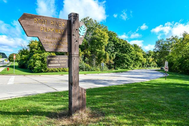 6125 Middleton COURT S, Greendale, WI 53129