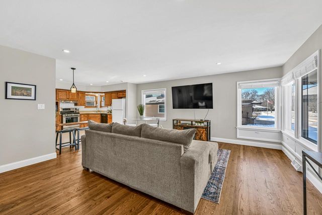 6125 Middleton COURT S, Greendale, WI 53129